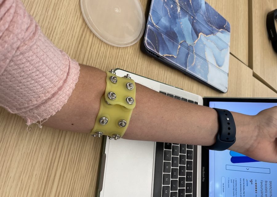 snap-yellow-armband.BNHO44Pl.png